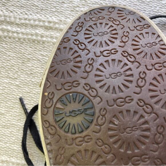 Ugg Suede Lace up Lined Sneakers, Size 8 - Picture 7 of 9
